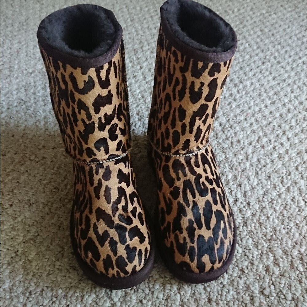 UGG Australia Classic Short Boots Exotic Print Cheetah Size 6 - Picture 3 of 9